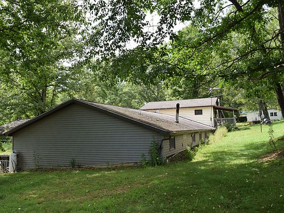 2nd image of 33 Kathryn Dr