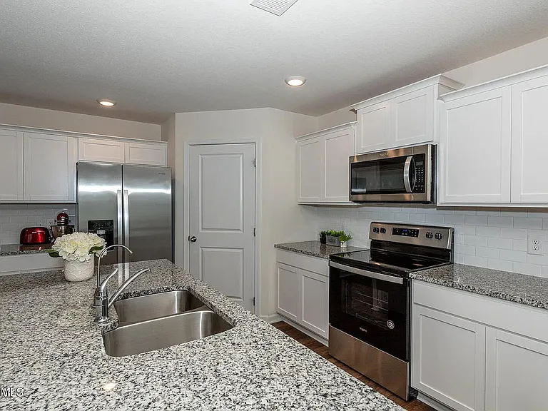1606 River Poppy Rd — Photo 17