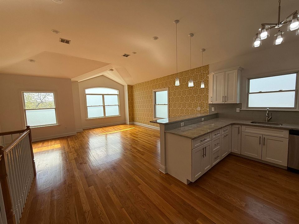 1st image of 398 Cator Ave Unit 2