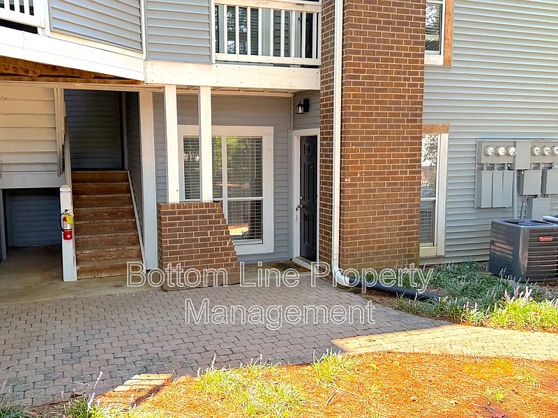 2 bed, 2.0 bath, 956 sqft, $1,695 — Photo 2