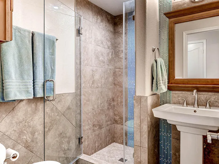 2353 W Detroit Pl — Photo 9