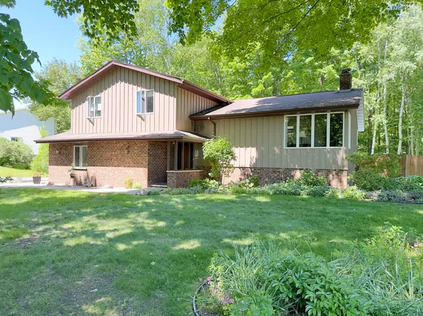 208 W Highland Dr, Oconto Falls, WI 54154