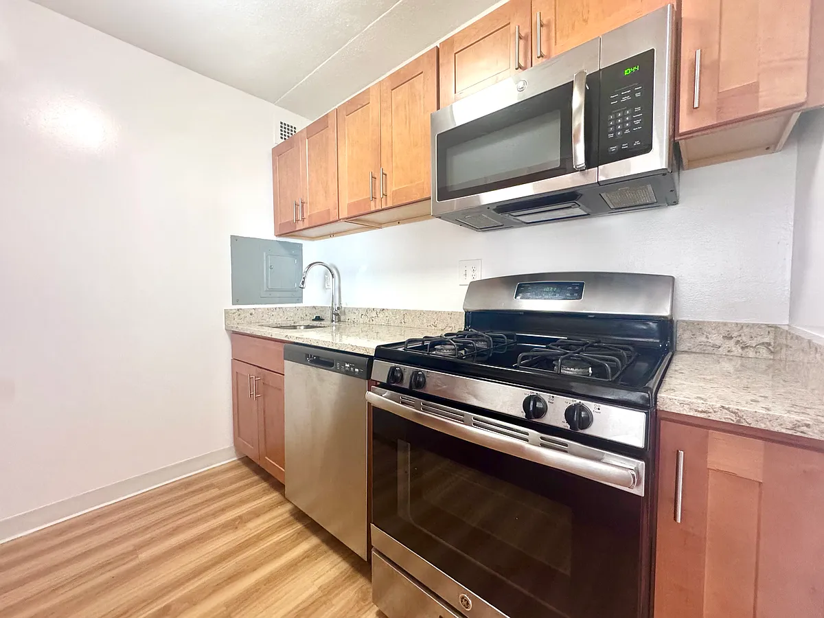 Building Photo - 131 Park St #404