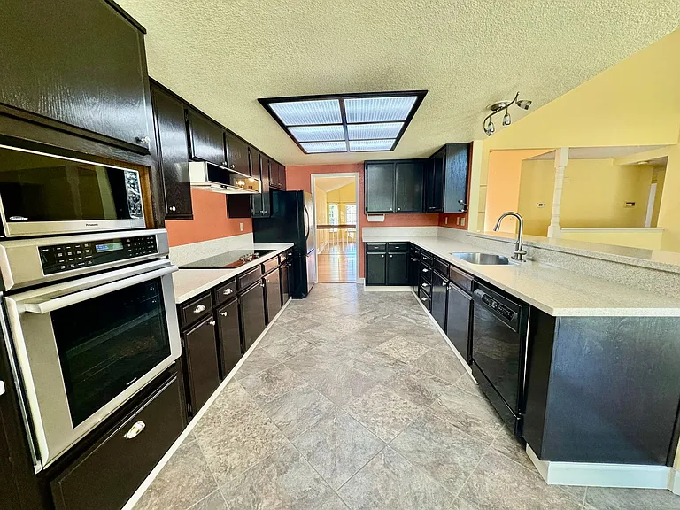5477 Hackney Ln — Photo 8