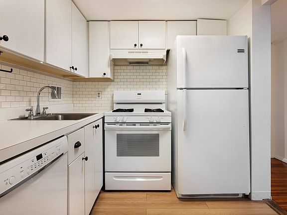 5th image of 358 Court St #28