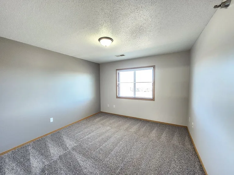 Prairie Gardens Apartments — Photo 32