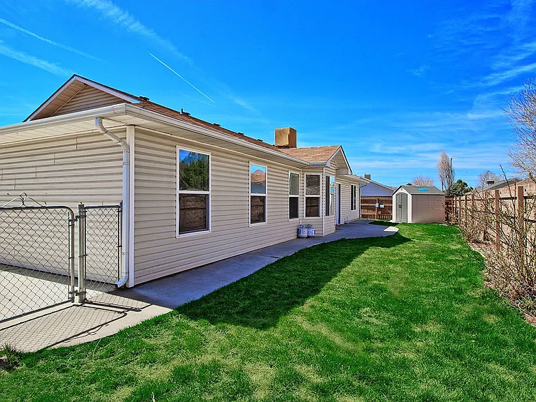 850 Henry Cir — Photo 13