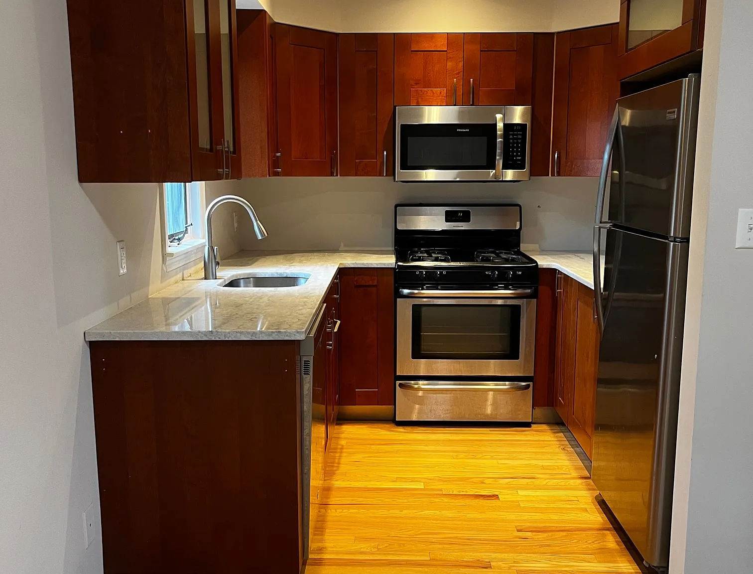 3 bed, 2.5 bath, 1850 sqft, $3,650 — Photo 3