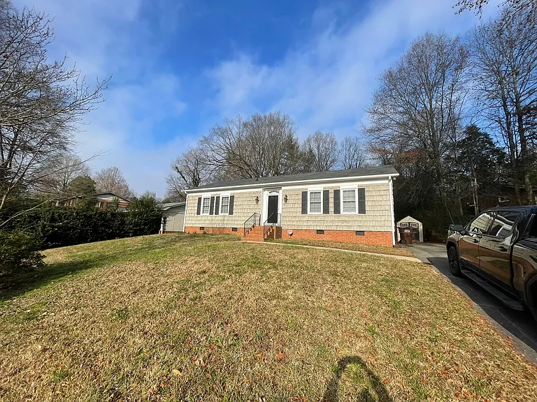 1104 Robin Hood Rd — Photo 15