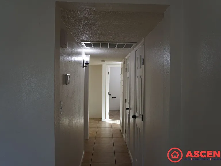 100 Warren Avenue — Photo 5