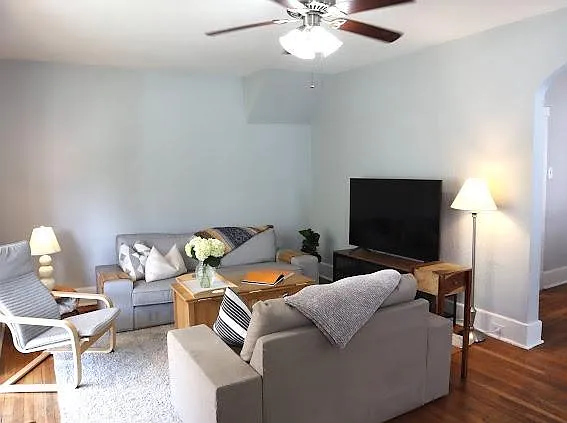 5571 Hobart St #1 — Photo 4