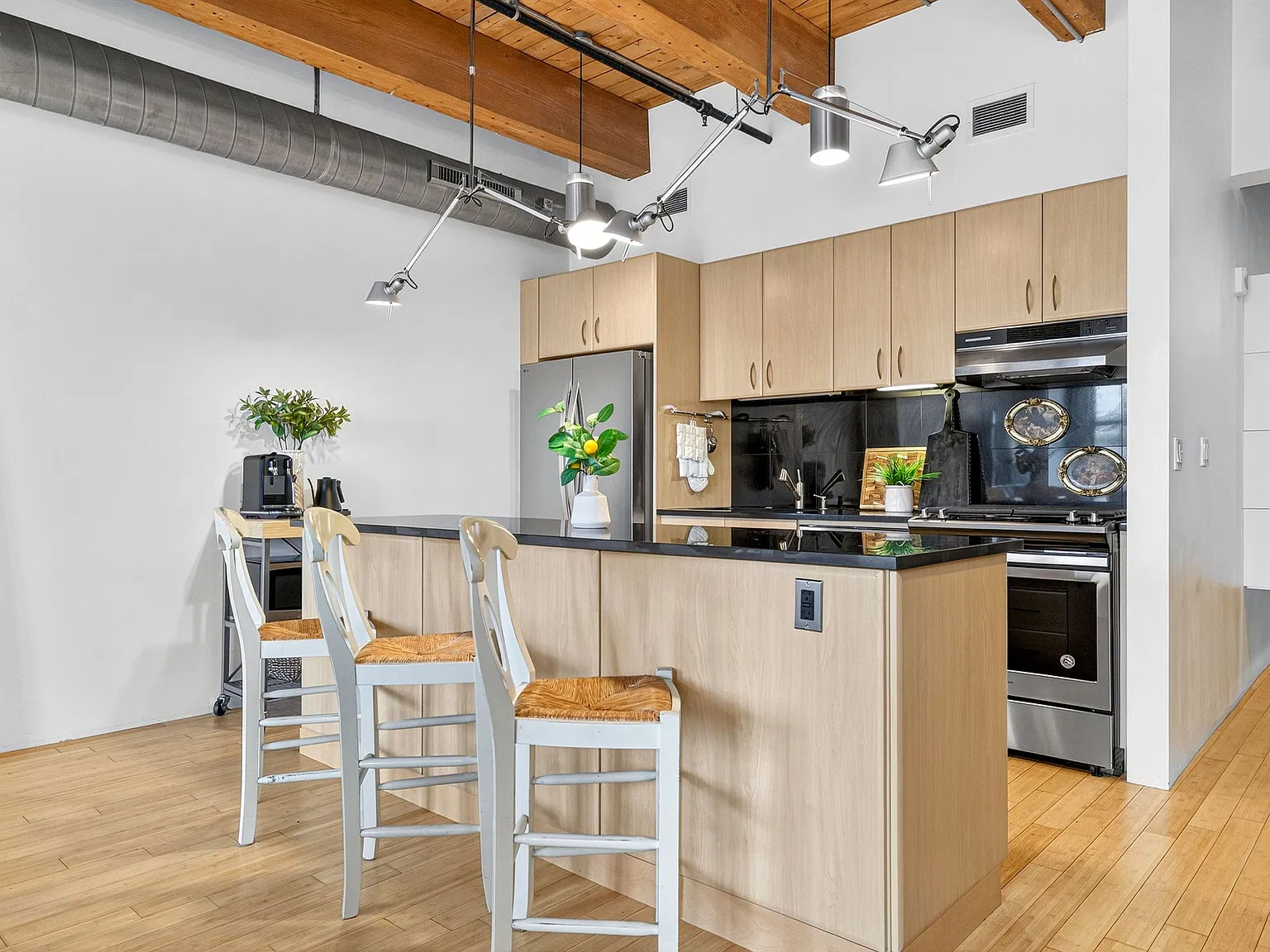 1 bed, 845 sqft, $3,750 — Photo 3