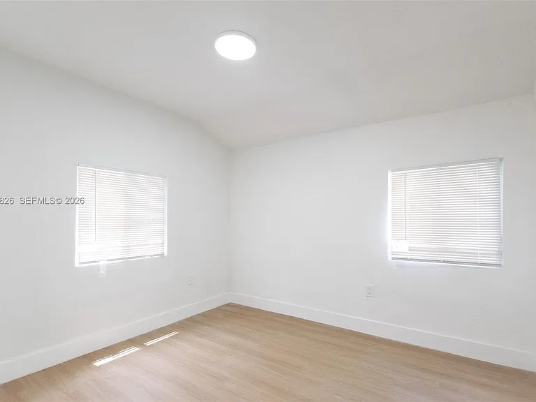 2324 NW 14th Ave — Photo 13