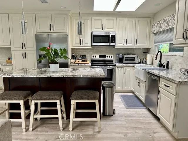 2 bed, 989 sqft, $3,750 — Photo 4