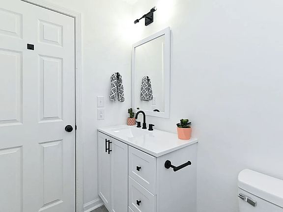 5th image of 405 Old Buncombe Rd APT 21