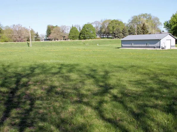 1403 S Bremer Rd, Waverly, IA 50677