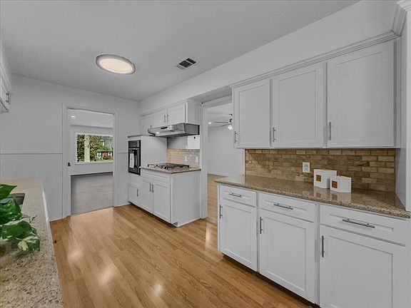 5th image of 2709 Ripplewood Dr