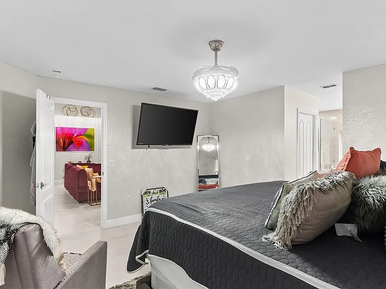 8207 Westmont Terrace Dr — Photo 17