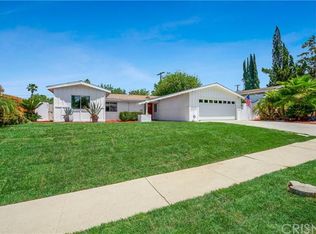 20745 Clarendon St, Woodland Hills, CA 91367