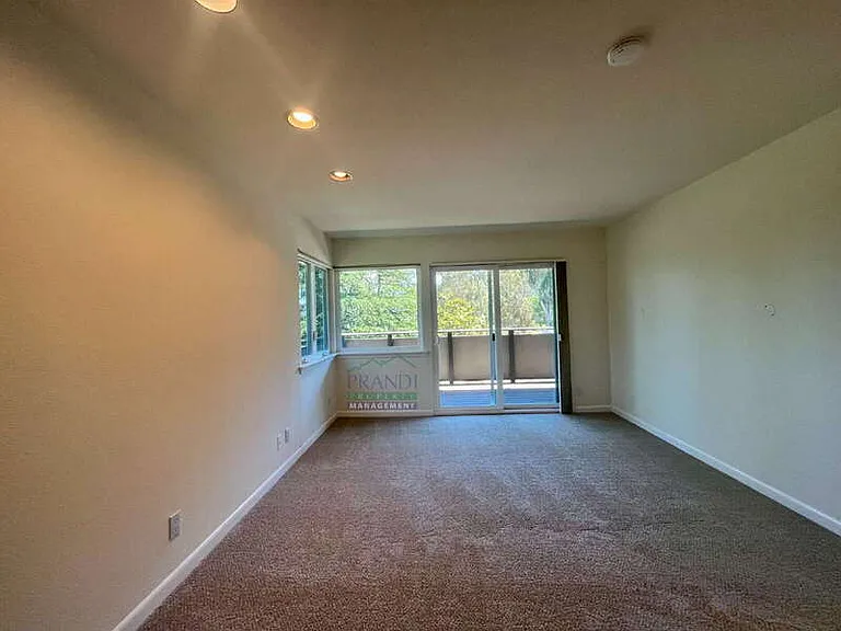 137 Pixley Ave — Photo 10