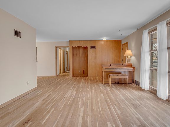 5th image of 1300 W 6th St