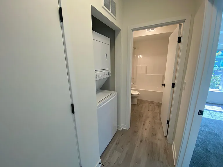 2212 W Stewart Ave #6 — Photo 9