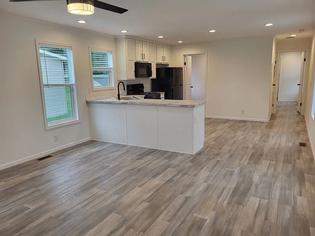 3 bed, 2.0 bath, 1141 sqft, $1,999 — Photo 2