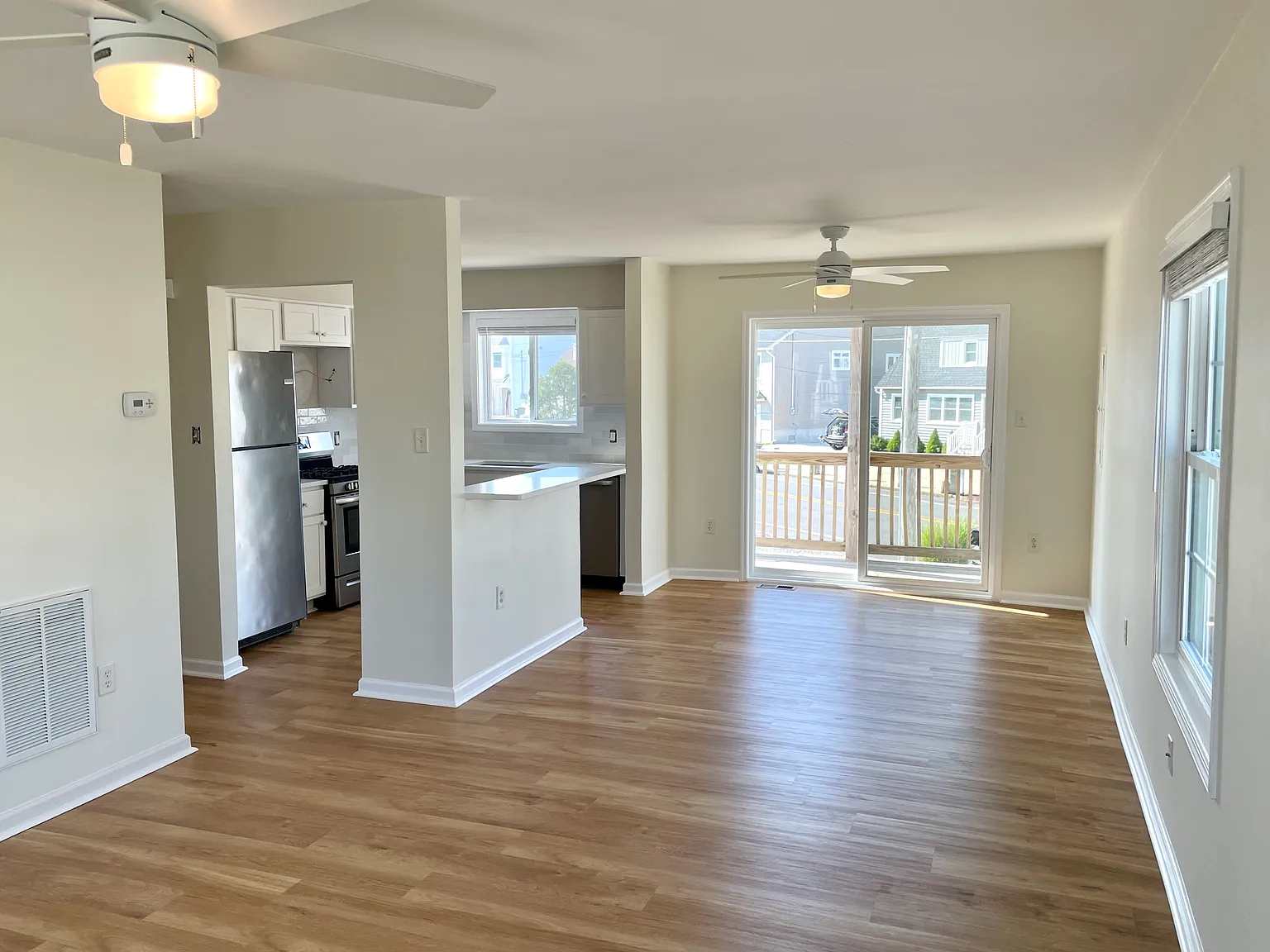 3 bed, 1080 sqft, $2,700 — Photo 4