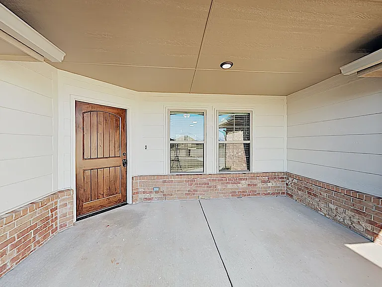 404 Charles Ct — Photo 2
