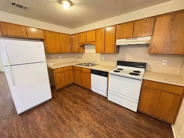 1101 Circle M — Photo 7