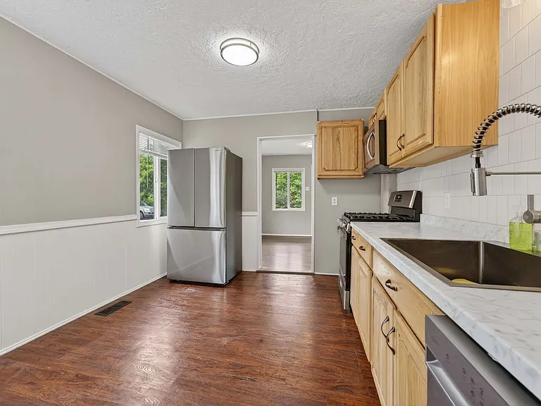 2401 NE Everett St — Photo 12