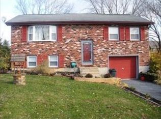 80 Hertzog Dr, Leola, PA 17540