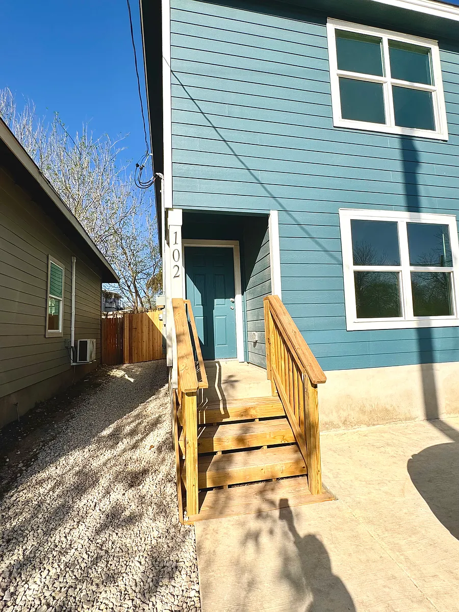 Front Door - 115 Magendie St #102