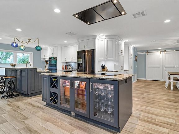 5th image of 212 Green Lake Cir