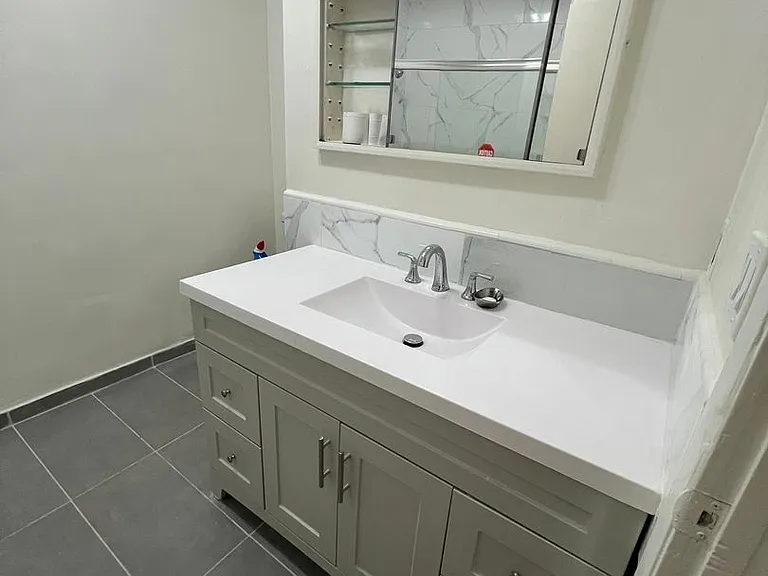 741 S Hobart Blvd — Photo 11