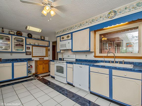 3rd image of 404 W Lincoln Ave