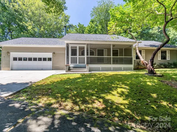 11 Poplar Wood Ln, Etowah, NC 28729