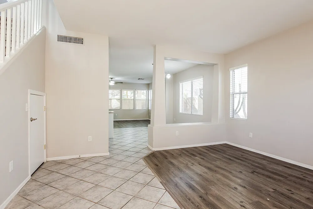 3 bed, 2.5 bath, 2092 sqft, $2,115 — Photo 4