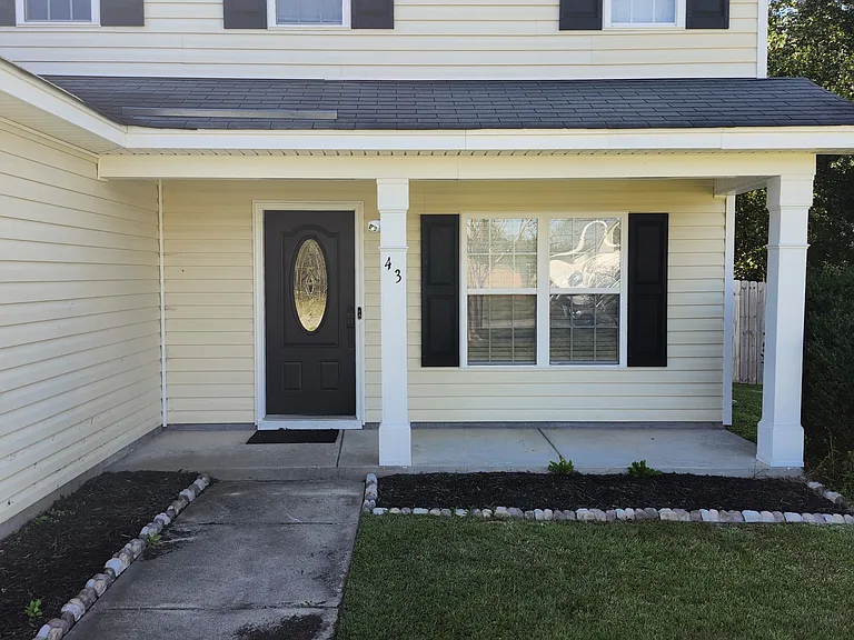 43 Derby Ln — Photo 3