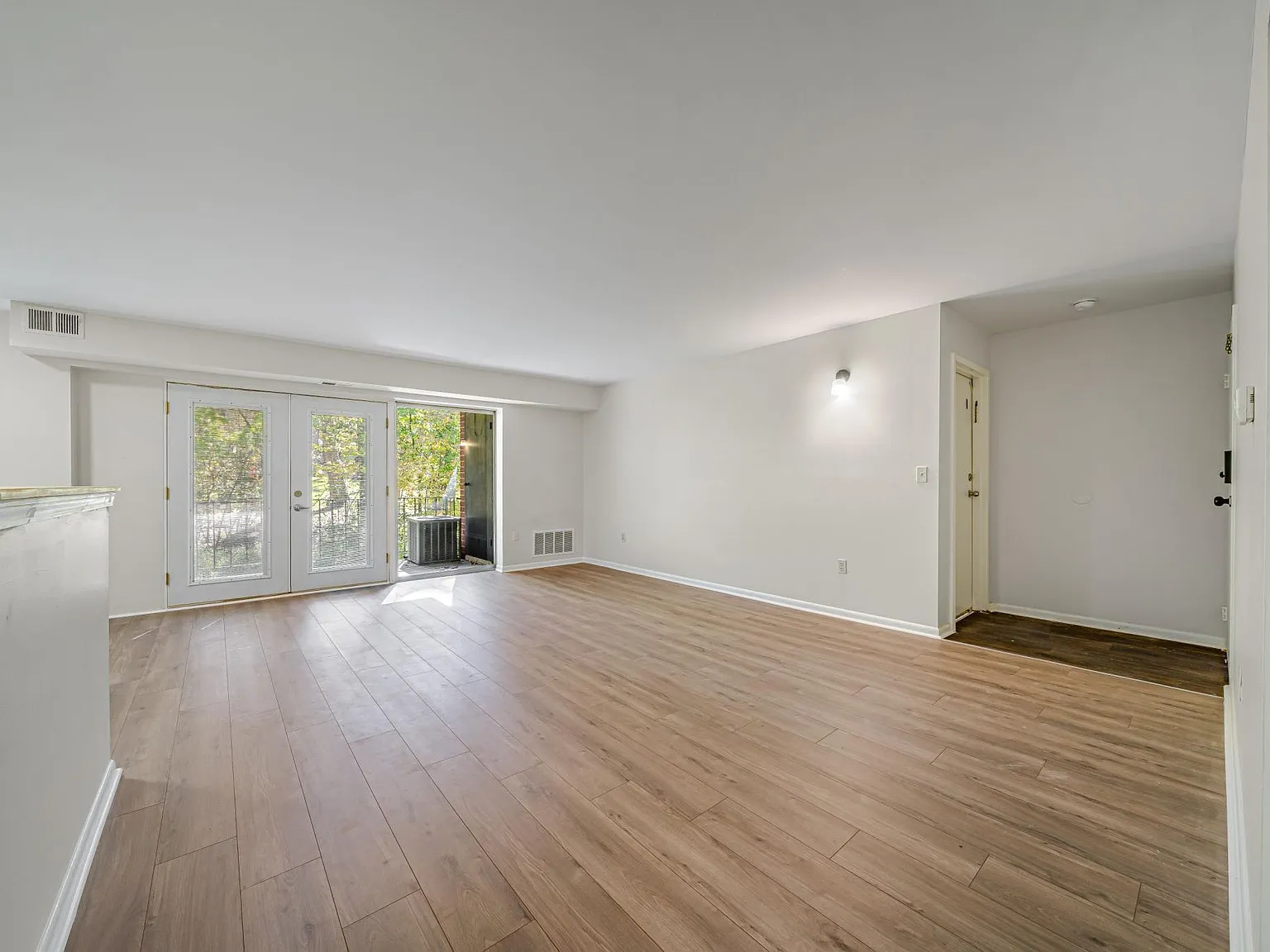 Brooklane Manor Apartments — Photo 4