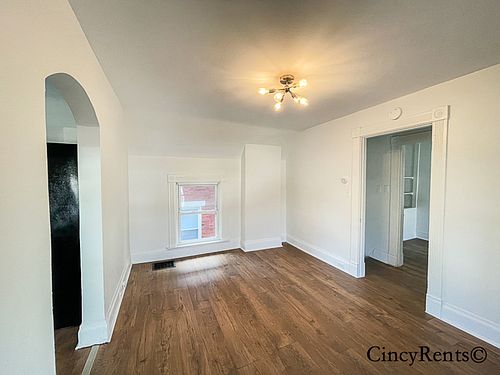 3rd image of 3652 Shaw Ave #2
