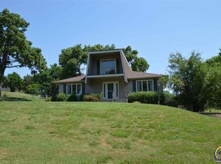 4416 NW Lookout Ct, Topeka, KS 66618