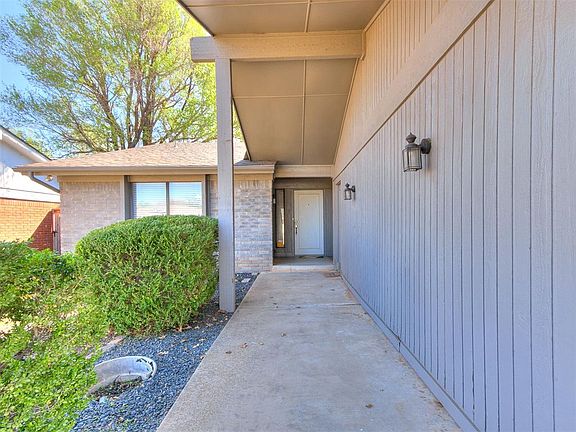 3rd image of 12424 Clarence Ct