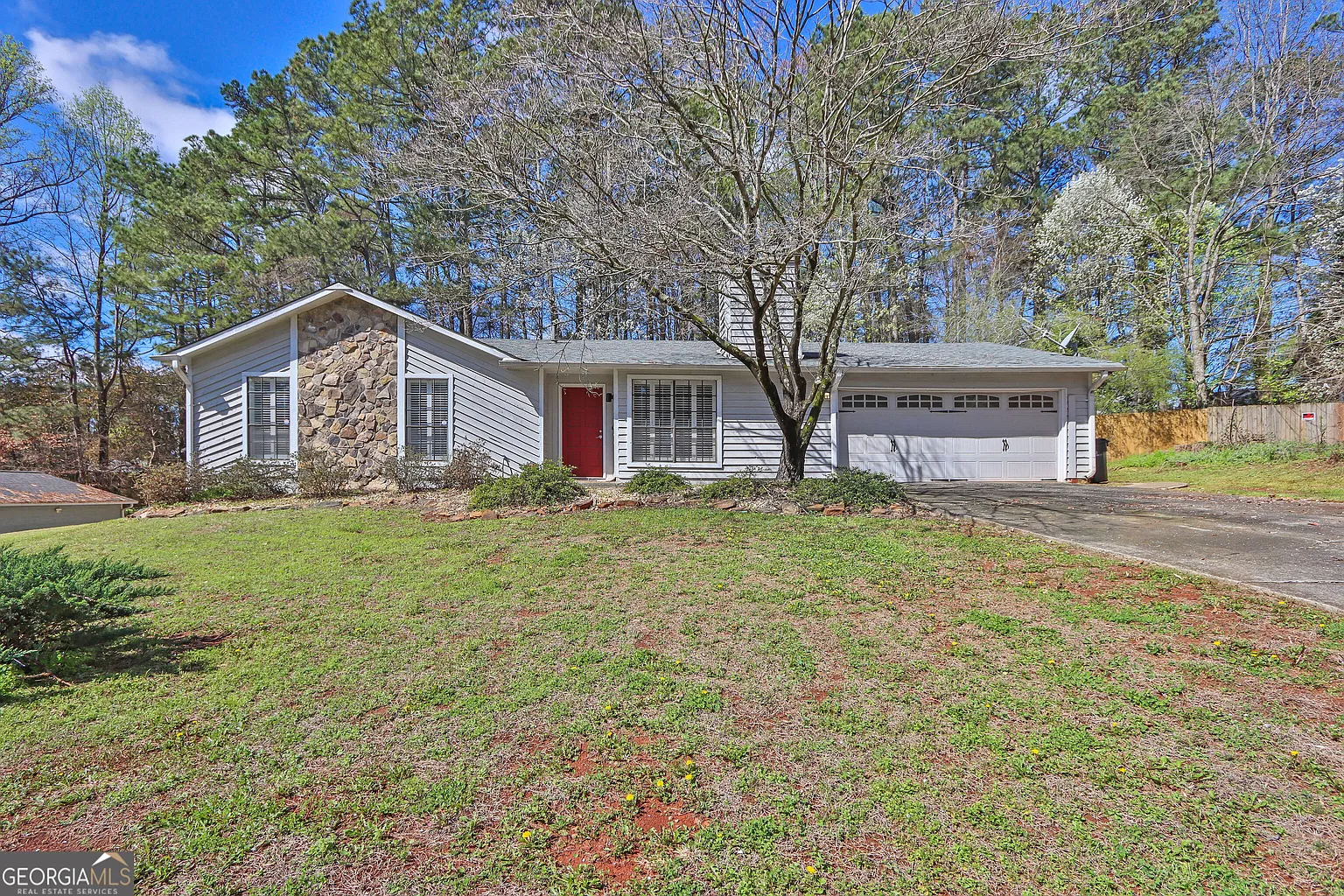 635 Oxford Hall Dr photo 1