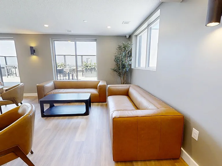 475 King St E — Photo 8