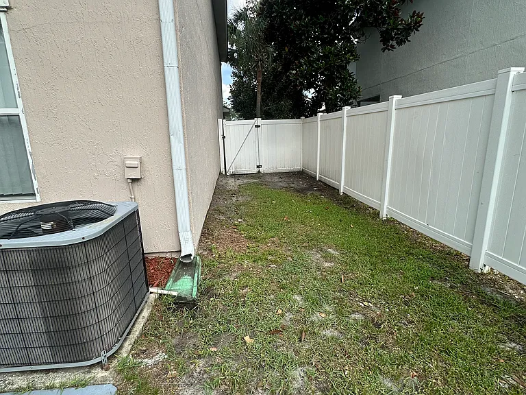 817 Southern Creek Dr — Photo 13
