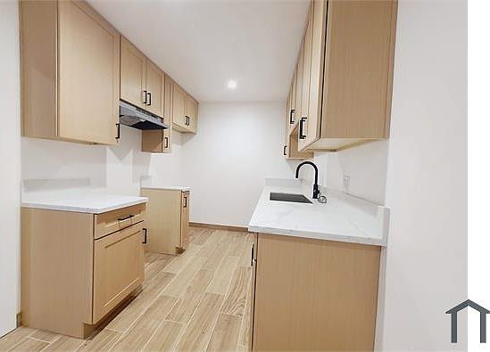 5th image of 234 S Normandie Ave APT 4