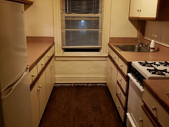 5th image of 1211 Valley Dr APT 2