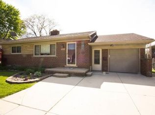26801 Oakland St, Roseville, MI 48066