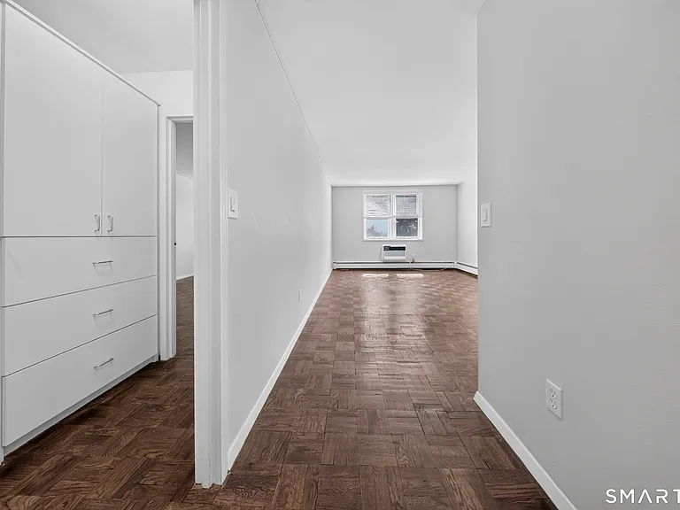 140 Grove St #2H — Photo 3